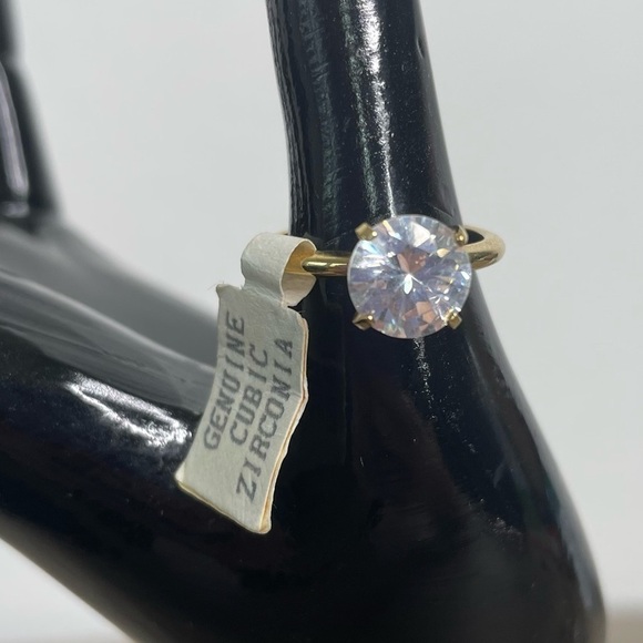 Genuine Cubic Zirconia Solitaire Engagement Wedding Ring - Picture 4 of 4